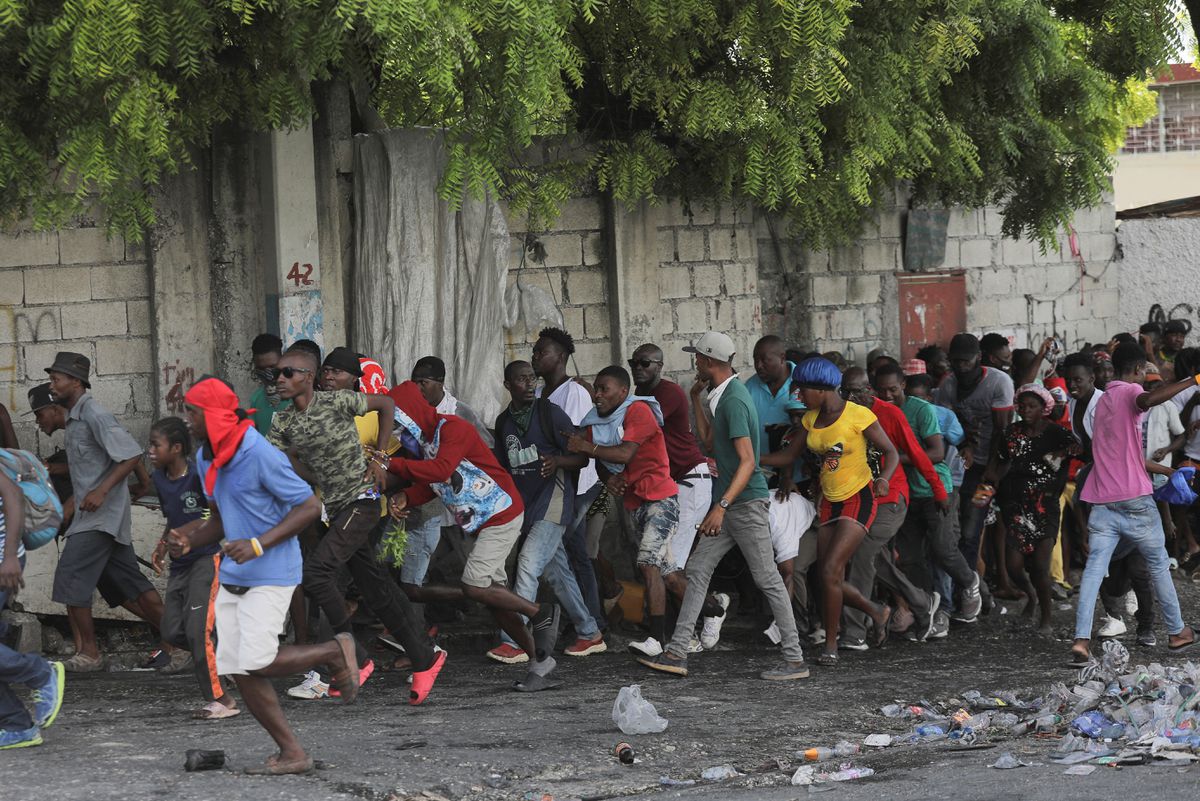 Haiti people fleeing